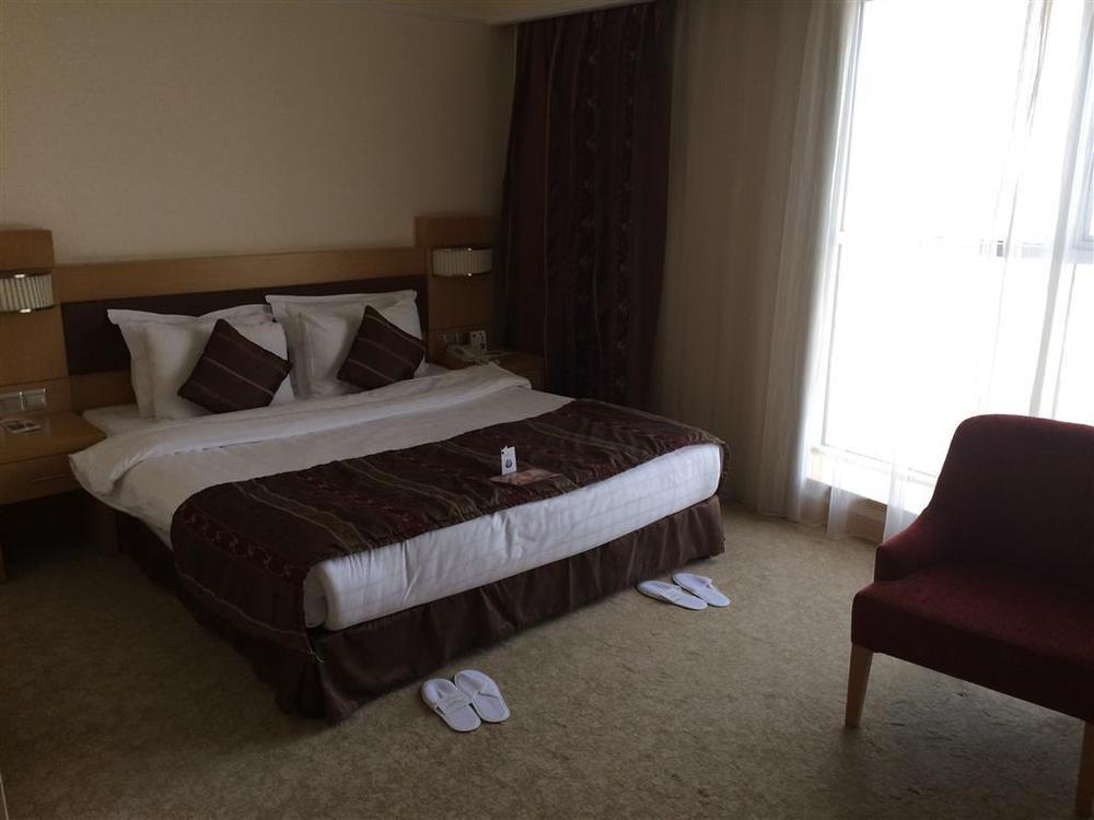 Grand Pasha Luxury Central Nicosia Hotel & Casino Room photo